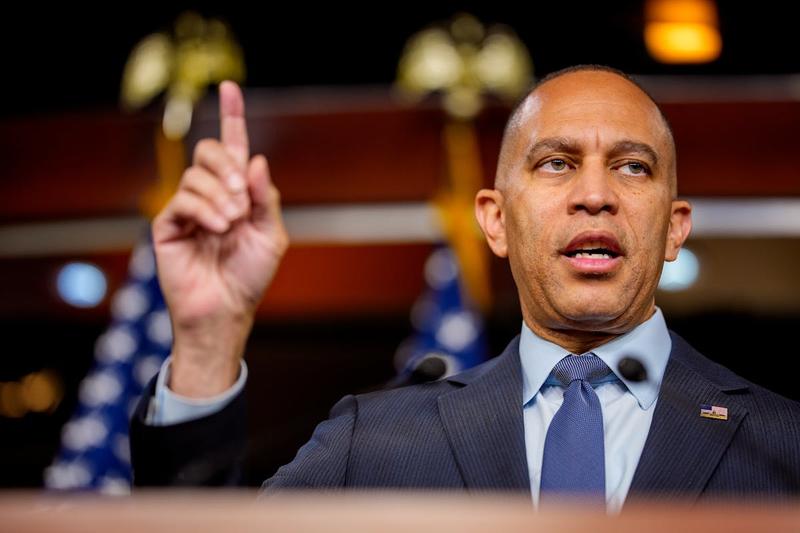 Hakeem Jeffries Says Mike Johnson Gave Him Silent Treatment on Threats Hakeem Jeffries Says Mike Johnson Gave Him Silent Treatment on Threats