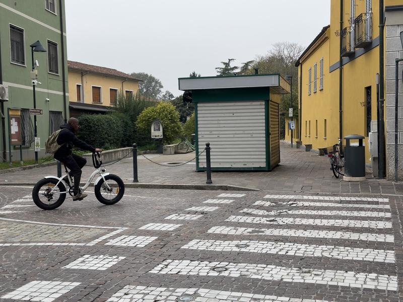 Casalpusterlengo, tredicenni puntano il coltello alla gola di due coetanee per rubare le borse