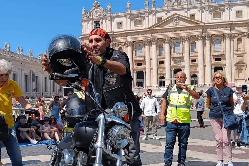 Il prete sulle due ruote: “I motociclisti in strada sono al servizio degli altri”