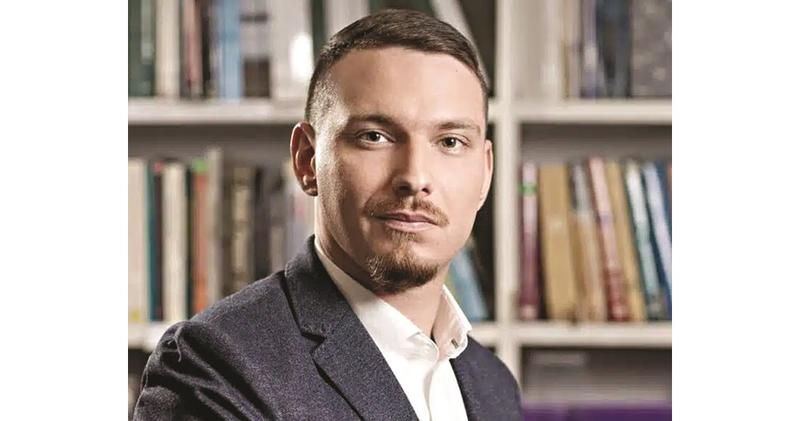 Адриан Николов