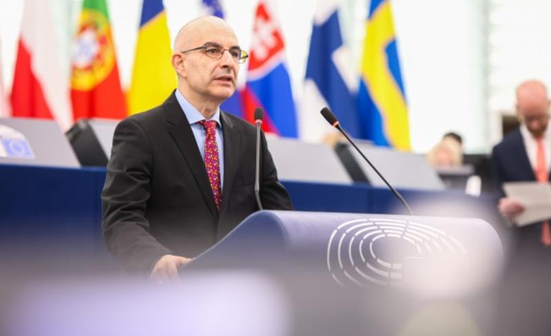 Петър Волгин в Европарламента: ПП/ДБ се бяха гушнали любовно с ГЕРБ и ДПС, а сега гръмко ги критикуват