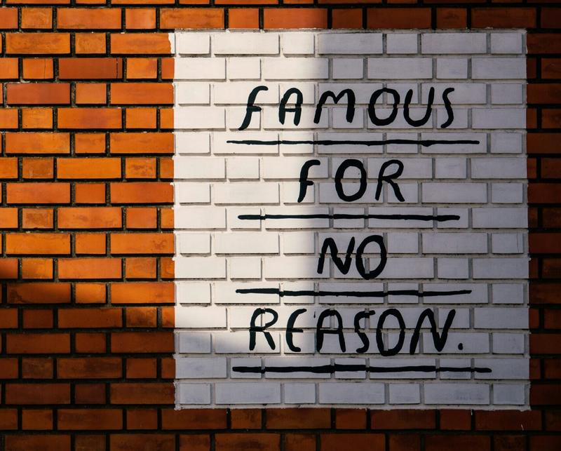 Οι φτηνοί πολιτευτές και οι κηφήνες της εξουσίας