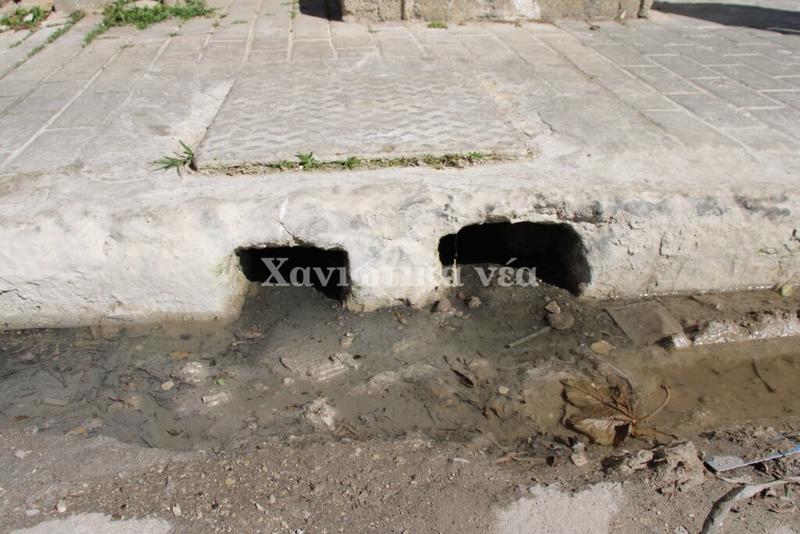 Φραγµένα φρεάτια στο Κολυµπάρι