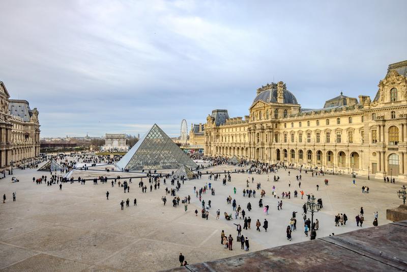 Louvre, furto con beffa: i gioielli non erano assicurati