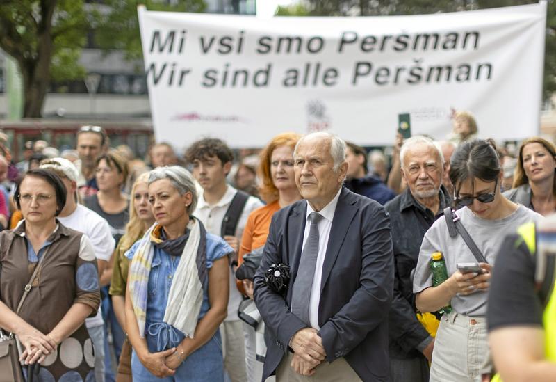 Drei rote Pfiffe im Wald Drei rote Pfiffe im Wald