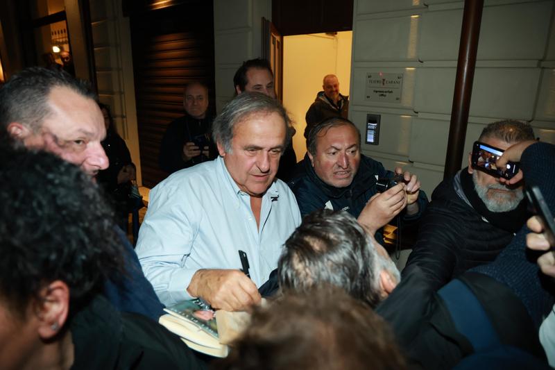 Teatro gremito per Platini, l’ultima partita in tribunale: “Presidenza Fifa negata”