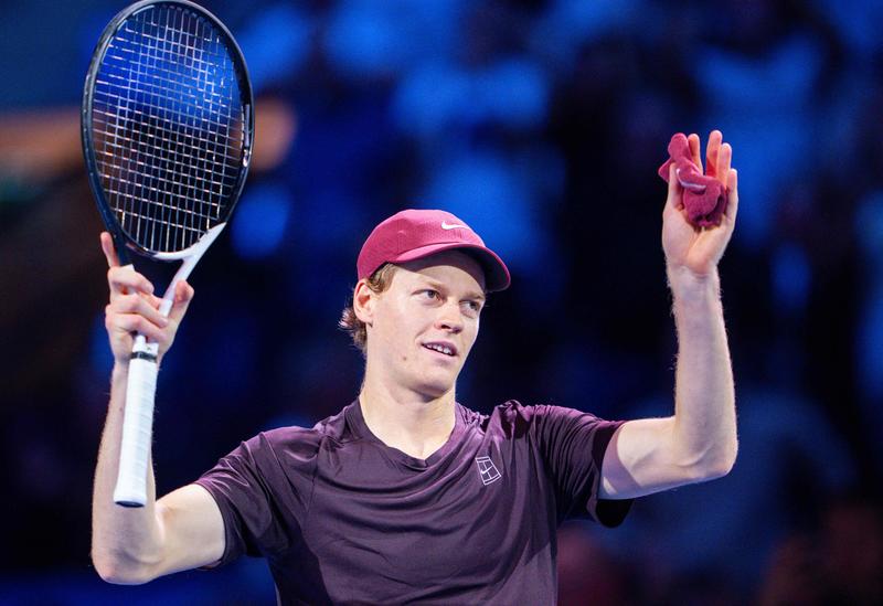 Fenomeno Sinner: vince il derby con Cobolli in due set e vola ai quarti di Vienna. Jannik affronterà Bublik