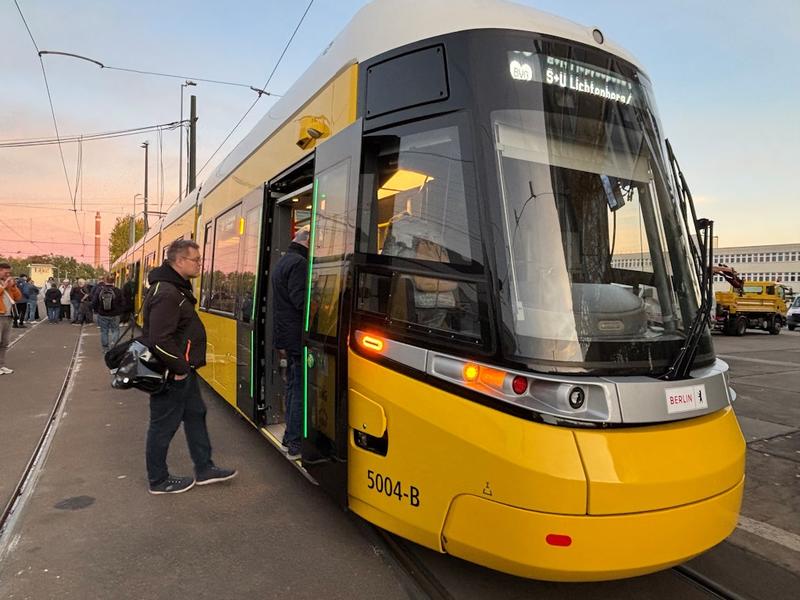 Zu schwer für Berlin? Warum sich der Start der  neuen Straßenbahn weiter verzögern könnte Zu schwer für Berlin? Warum sich der Start der  neuen Straßenbahn weiter verzögern könnte