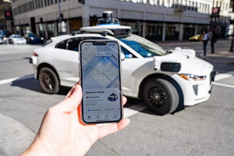 All hail the driverless taxi