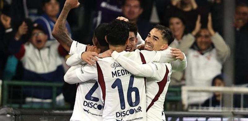 LDU de Tiago Nunes atropela Palmeiras e obriga Abel a operar milagre