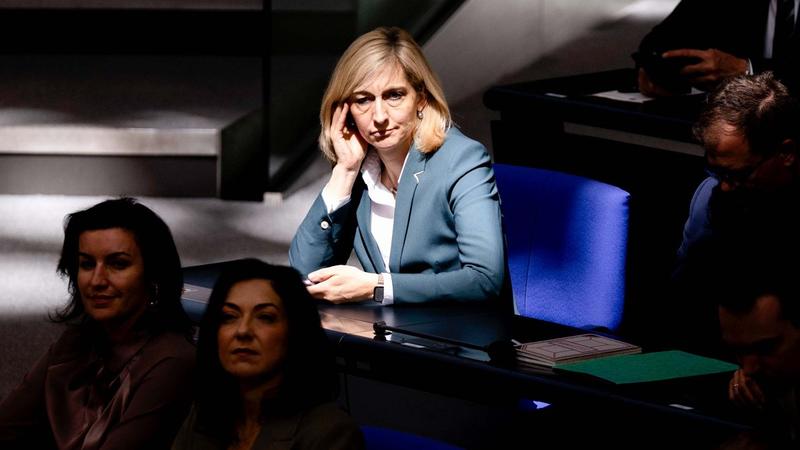 Ansteckungsgefahr! Wie Nina Warken die Sparpolitik im Gesundheitssystem exekutiert Ansteckungsgefahr! Wie Nina Warken die Sparpolitik im Gesundheitssystem exekutiert