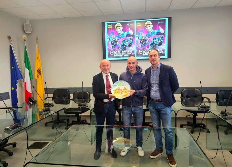 Vallefoglia, terra di motori. Ucchielli e Calzolari premiano Ottaviani