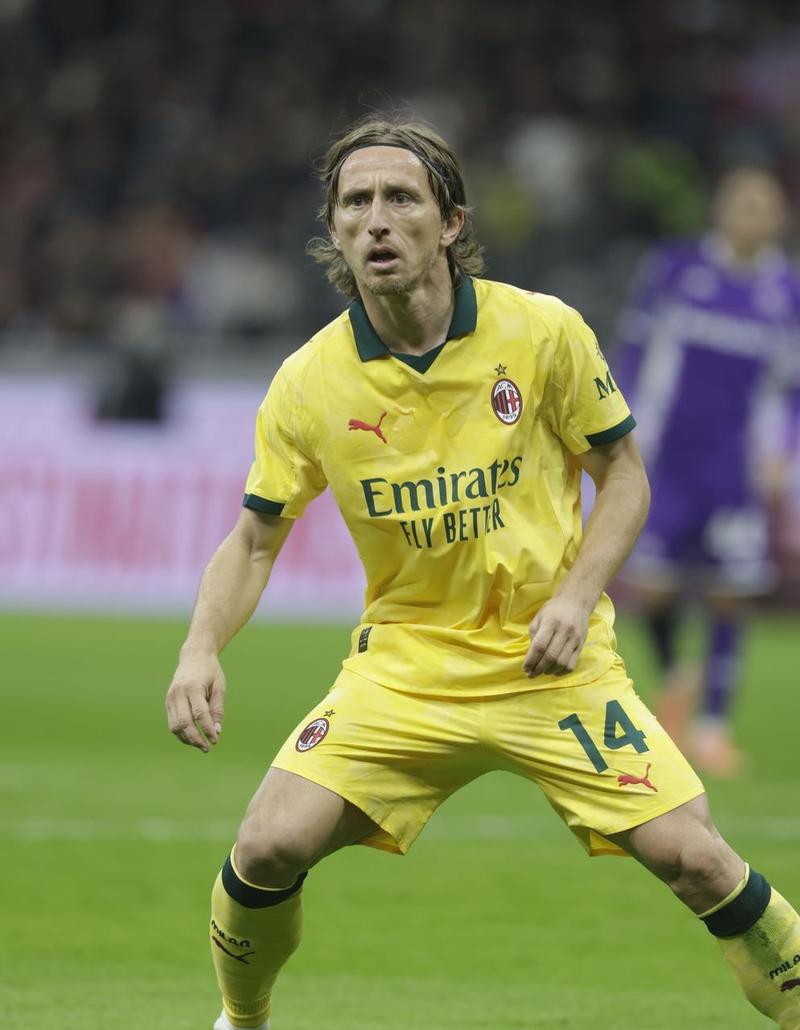 Milan, è la notte per scappare . Allegri avanti con Leao-Gimenez