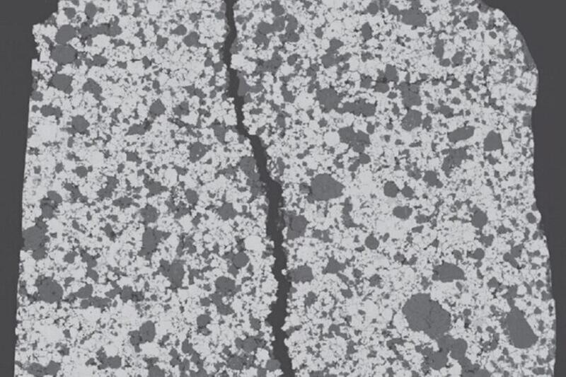 Метеоритная коллекция РАН пополнилась аномальным типом космического вещества