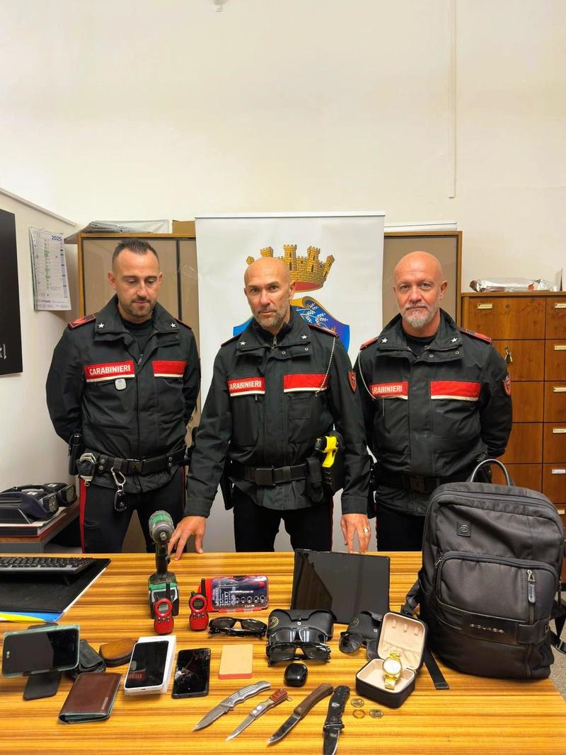 Jesi, occupa un appartamento: preso dai carabinieri con la refurtiva