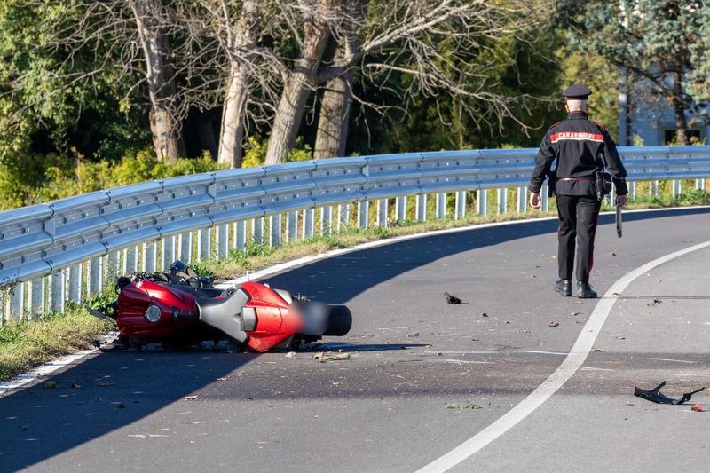 Schianto in moto sull’Acciaioli. Muore a 21 anni