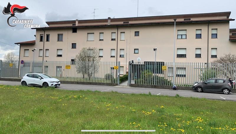 Dovera, minaccia la ex di morte davanti alla figlia piccola: arrestato