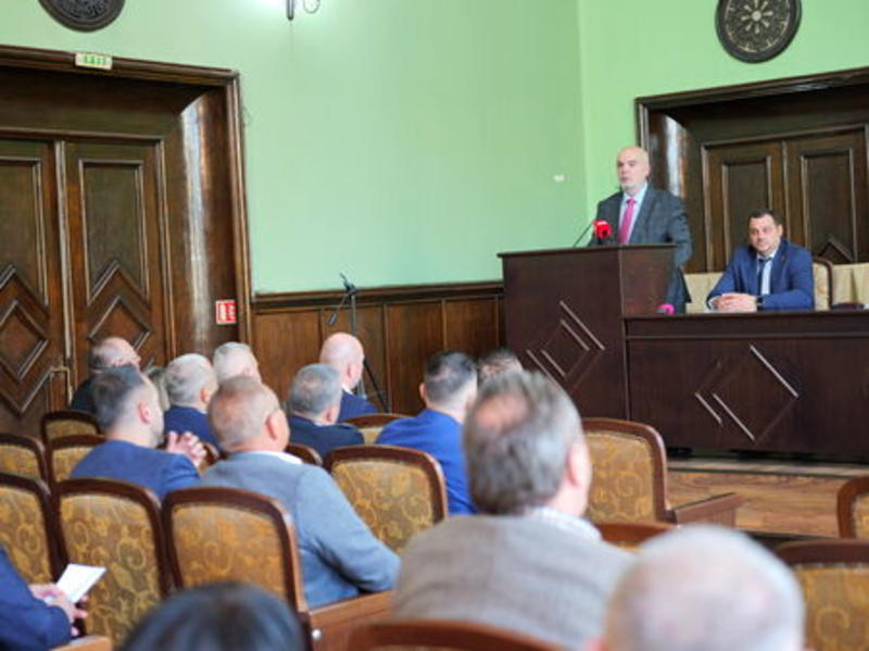 Може ли с минимална работна заплата да се осигури подготвен охранител за мол