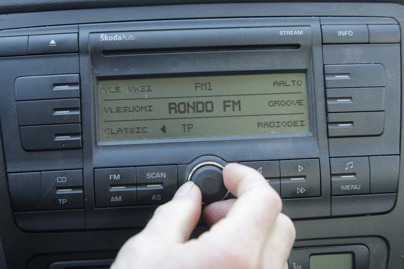 Radio ja TV | Autoradion kuuntelu kumppanin kanssa testaa ihmissuhdetaitoja Radio ja TV | Autoradion kuuntelu kumppanin kanssa testaa ihmissuhdetaitoja