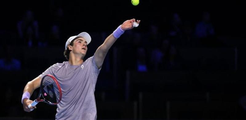 Fonseca brilhou mais do que bobeou na virada sobre Shapovalov