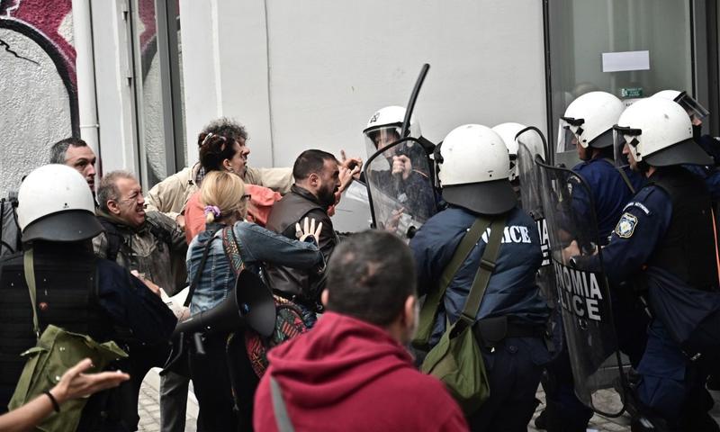 Η Δημοκρατία εν τάφω Η Δημοκρατία εν τάφω