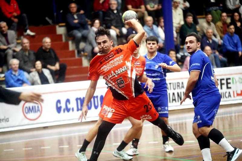 Pallamano serie a silver: dopo la bella vittoria alla cavina contro monteprandone gli arancioblù volano in sicilia. Il Romagna di Di Matteo sfida a domicilio il Cus Palermo per cercare la continuità