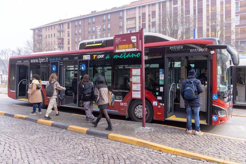 Biglietti dell’autobus più cari, a Ferrara cresce il costo per le singole corse