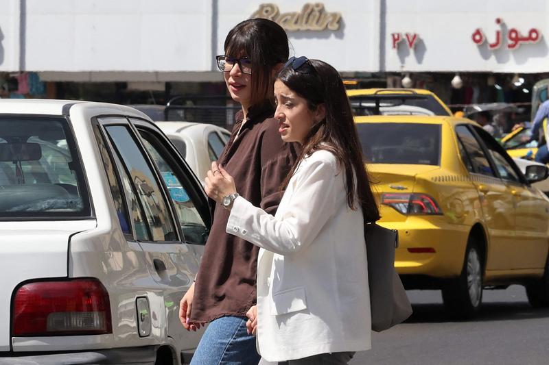 Irans elitekvinner: Fri for hijab og konsekvenser
