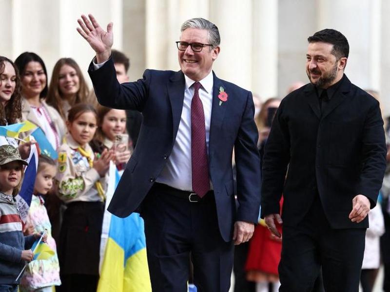 Zelensky preme sui Volenterosi: «Dateci armi a lungo raggio»