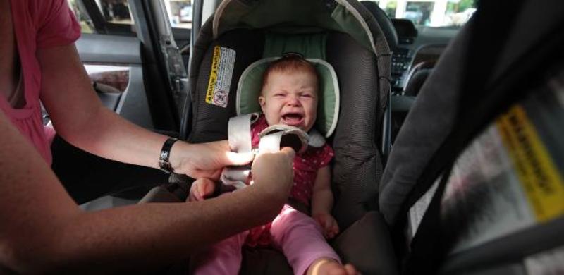 Por que fixar cadeirinha infantil atrás do motorista pode elevar proteção