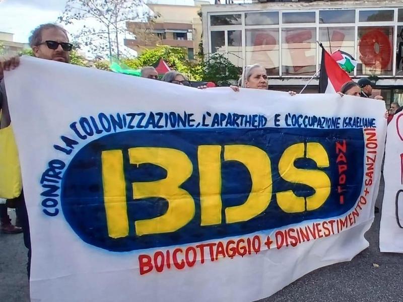 Pharmaexpo, la presenza di Teva infiamma la protesta pro Gaza: manifestanti fermati | Vid