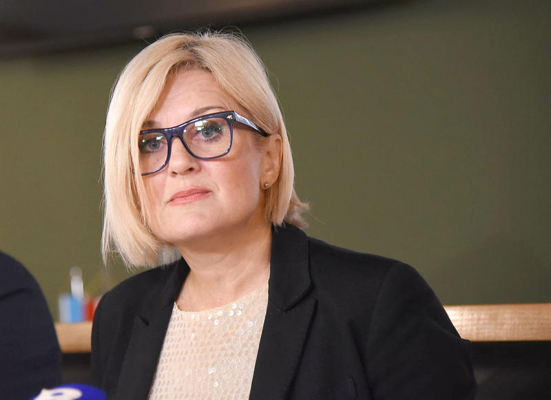 Iva semo, Iva tamo Iva semo, Iva tamo