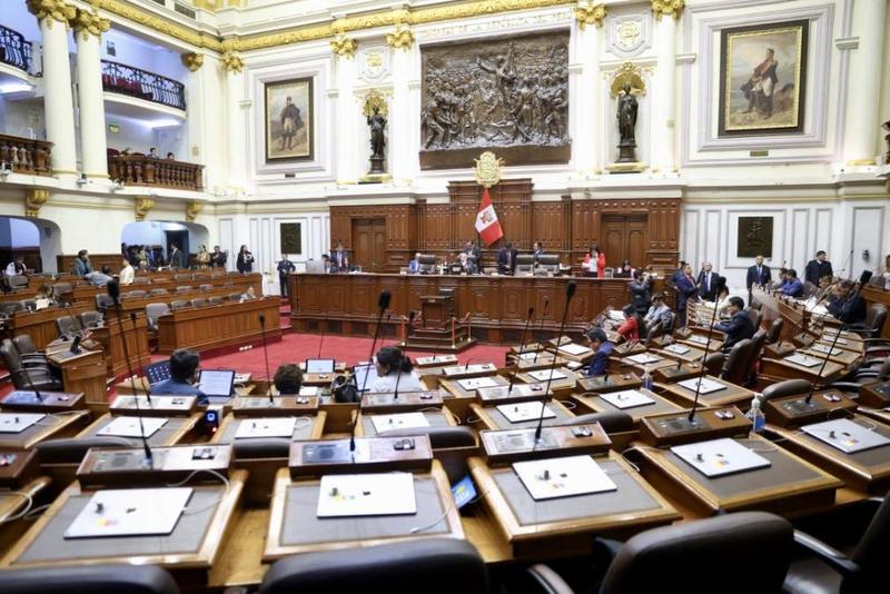 Congreso regalón con la tarjeta de crédito de todos