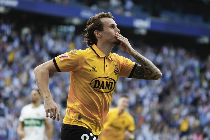 1-0. El Espanyol celebra su 125 aniversario tumbando al Elche con gol de Romero 1-0. El Espanyol celebra su 125 aniversario tumbando al Elche con gol de Romero