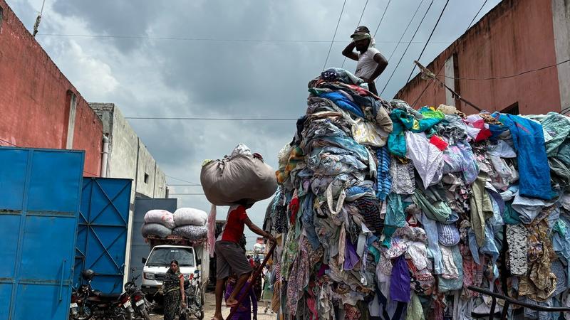 Indien | Abfall-Hauptstadt der Welt: Wie die Menschen im indischen Panipat an Nylon ersticken Indien | Abfall-Hauptstadt der Welt: Wie die Menschen im indischen Panipat an Nylon ersticken