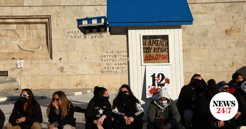 Πλατείες και διαφθορά