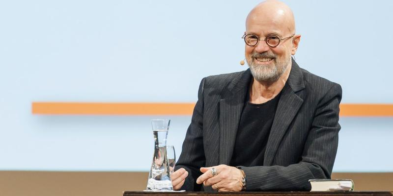 Aufgewachsen zwischen den Stühlen Aufgewachsen zwischen den Stühlen