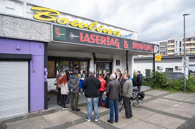 „Ick bin so sauer!“ – Anwohner laufen Sturm gegen Luxus-Wohntürme in Marzahn „Ick bin so sauer!“ – Anwohner laufen Sturm gegen Luxus-Wohntürme in Marzahn