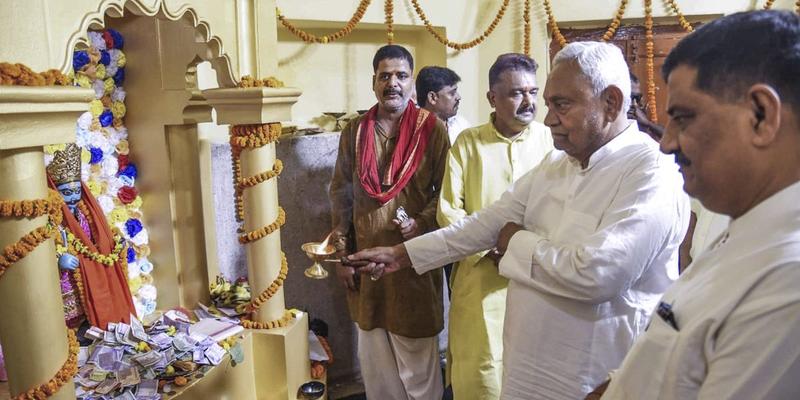 Caste Factor, General and Secular Issues Make Communal and 'Ghuspaithiya' Agenda Irrelevant in Bihar Caste Factor, General and Secular Issues Make Communal and 'Ghuspaithiya' Agenda Irrelevant in Bihar