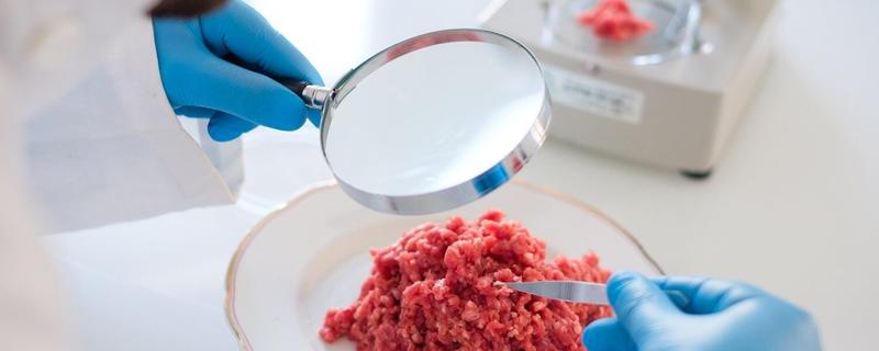 Il riscatto del ragù: crolla la bolla dei cibi fatti in laboratorio