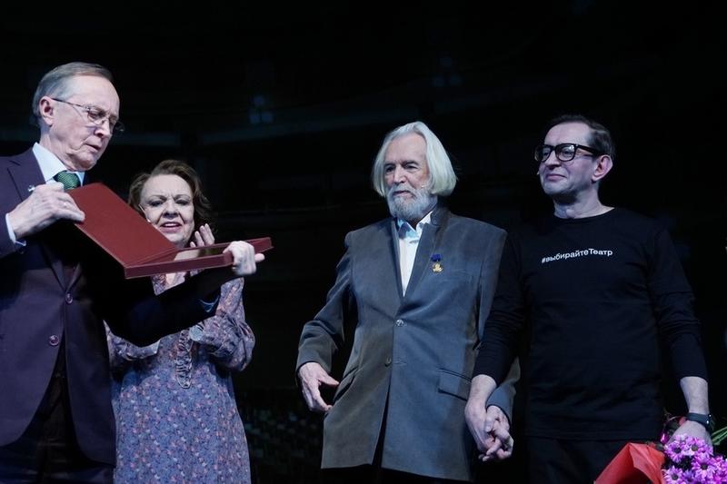 В МХТ им. Чехова раздали «чаек»