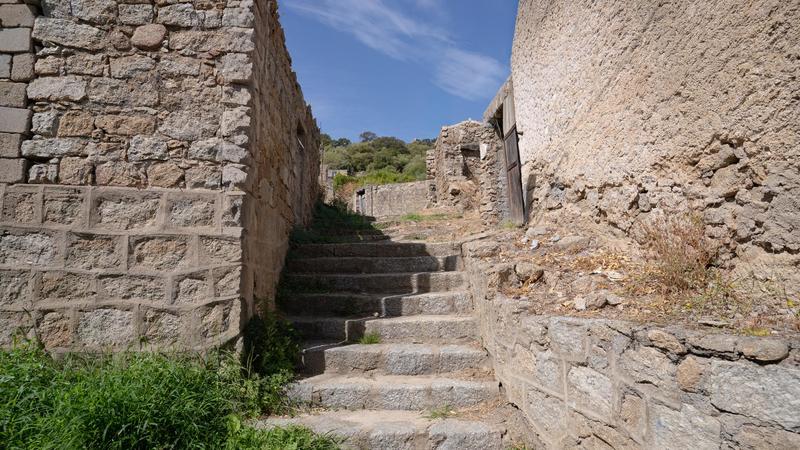 La favola oscura di Lollove, il borgo condannato a non cambiare mai