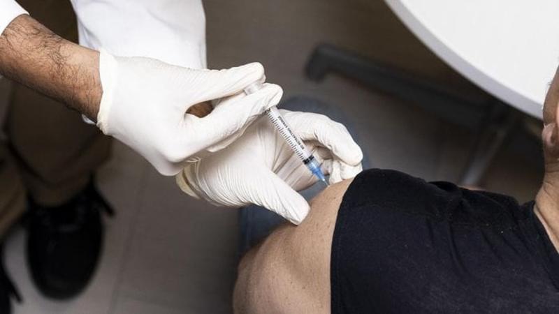 Malanni di stagione: per ora prevale il Covid ma pochi si vaccinano