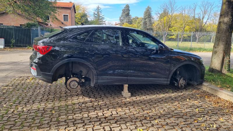 Imola, furti di pneumatici. Indagine lampo della polizia: denunciate cinque persone