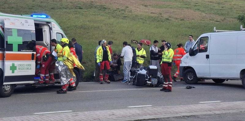 Schianto tra auto e bicicletta, ciclista in prognosi riservata. Moto-furgone: 48enne grave