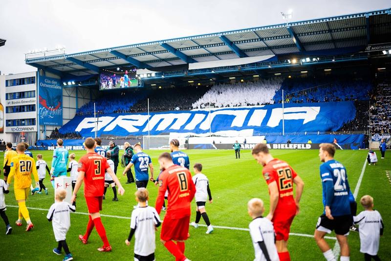 Vor dem Pokalspiel beim 1. FC Union Berlin: Ansage von Bielefelder Fans und Spielern Vor dem Pokalspiel beim 1. FC Union Berlin: Ansage von Bielefelder Fans und Spielern