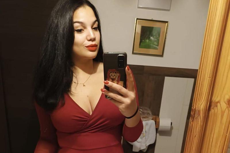 Solange muore folgorata in bagno a 28 anni, tragedia nel Reggiano