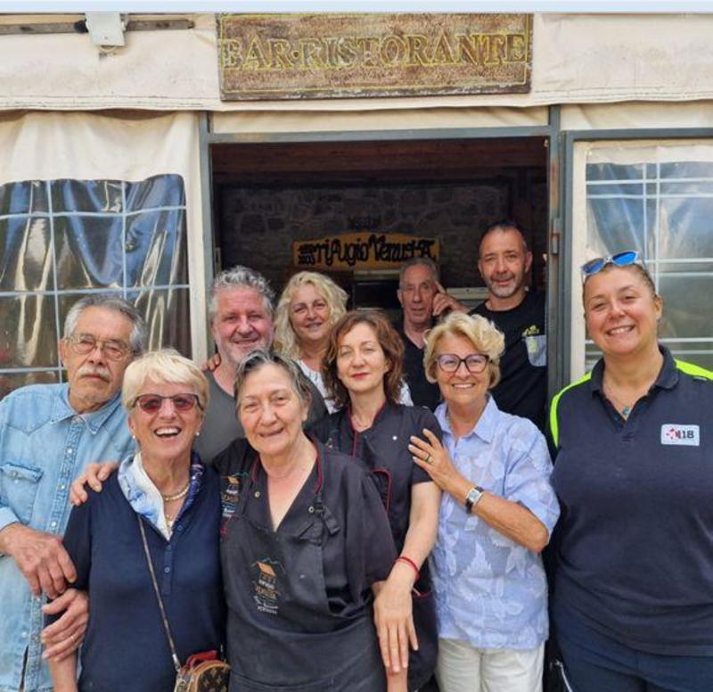 Colto da infarto al rifugio: salvato da 4 persone grazie al defibrillatore in dotazione