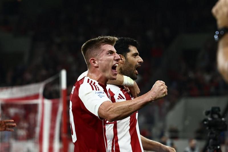 Ολυμπιακός: Μία φωτογραφία που τα λέει όλα, για έναν που έκανε τα πάντα!