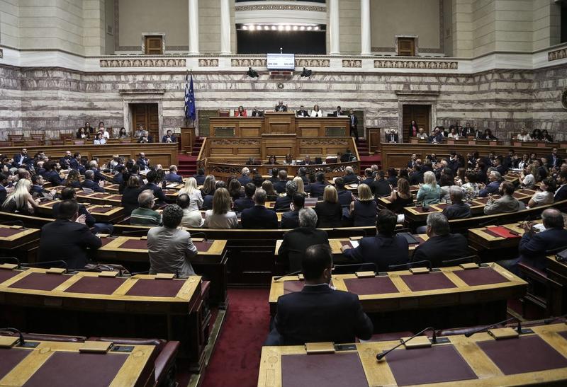 Απειλείται με κρίση το πολιτικό σύστημα;